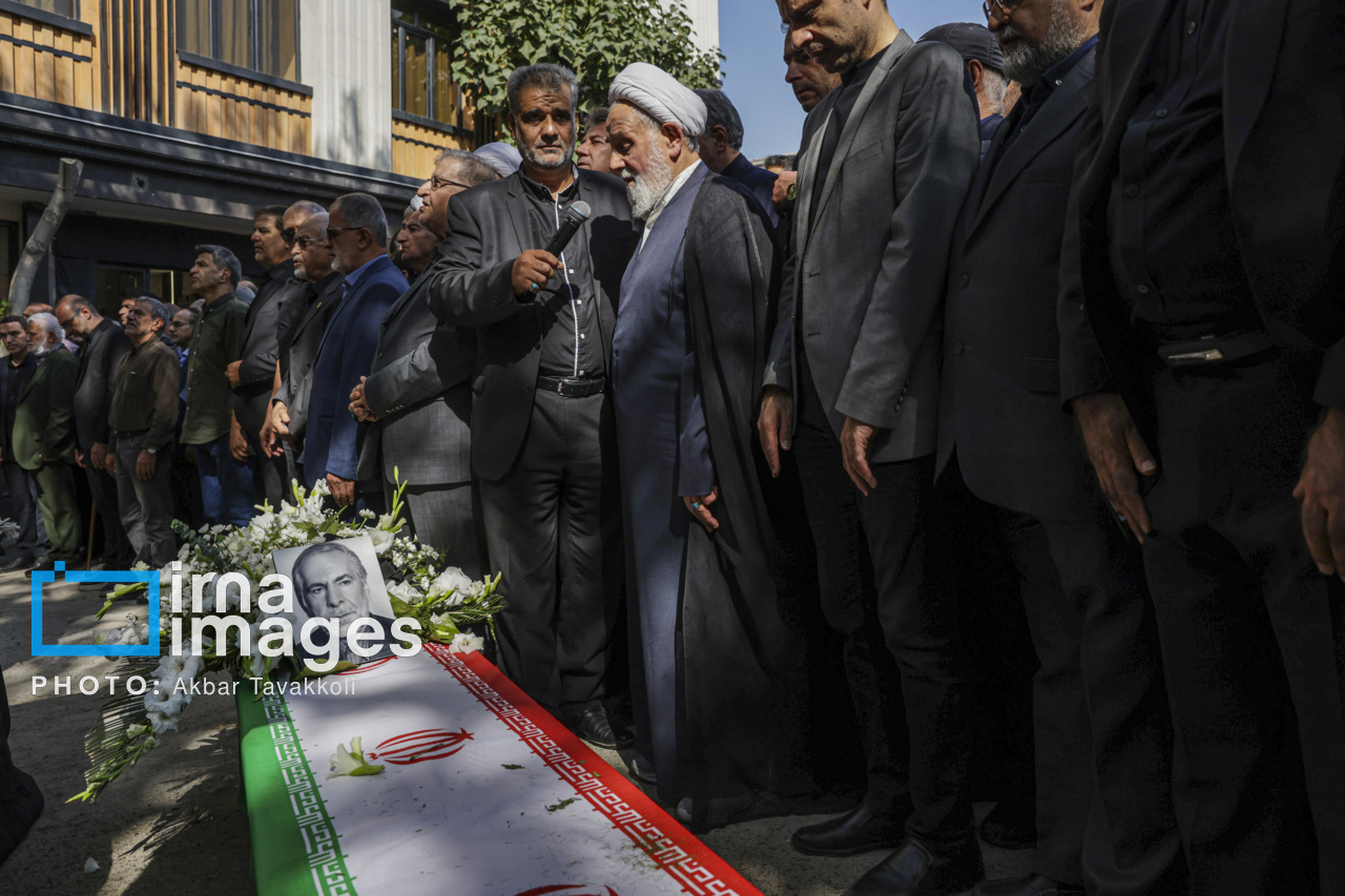 تصاویر: تشییع پیکر زنده یاد «احمد ناطق نوری»