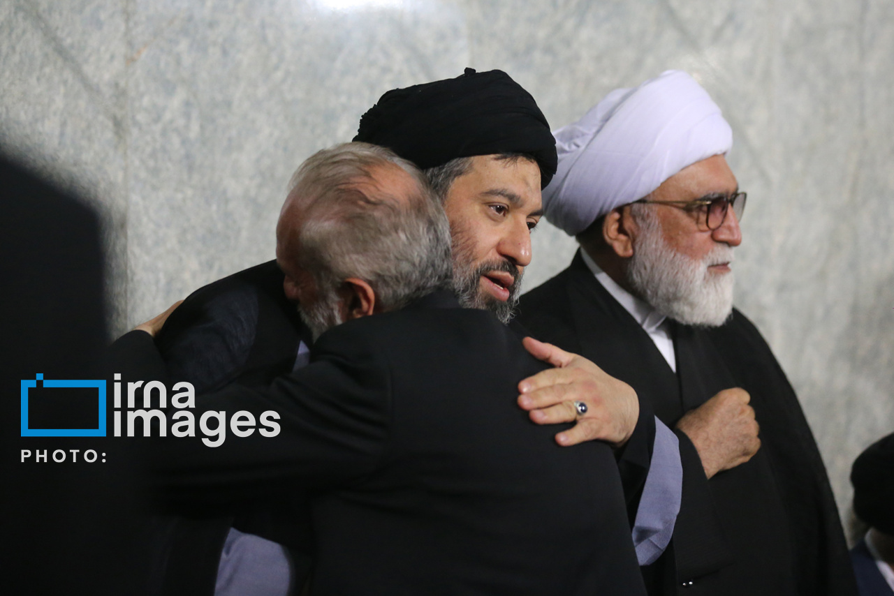 تصاویر:  فرزندان رهبر شهید انقلاب در مراسم بزرگداشت مشهد