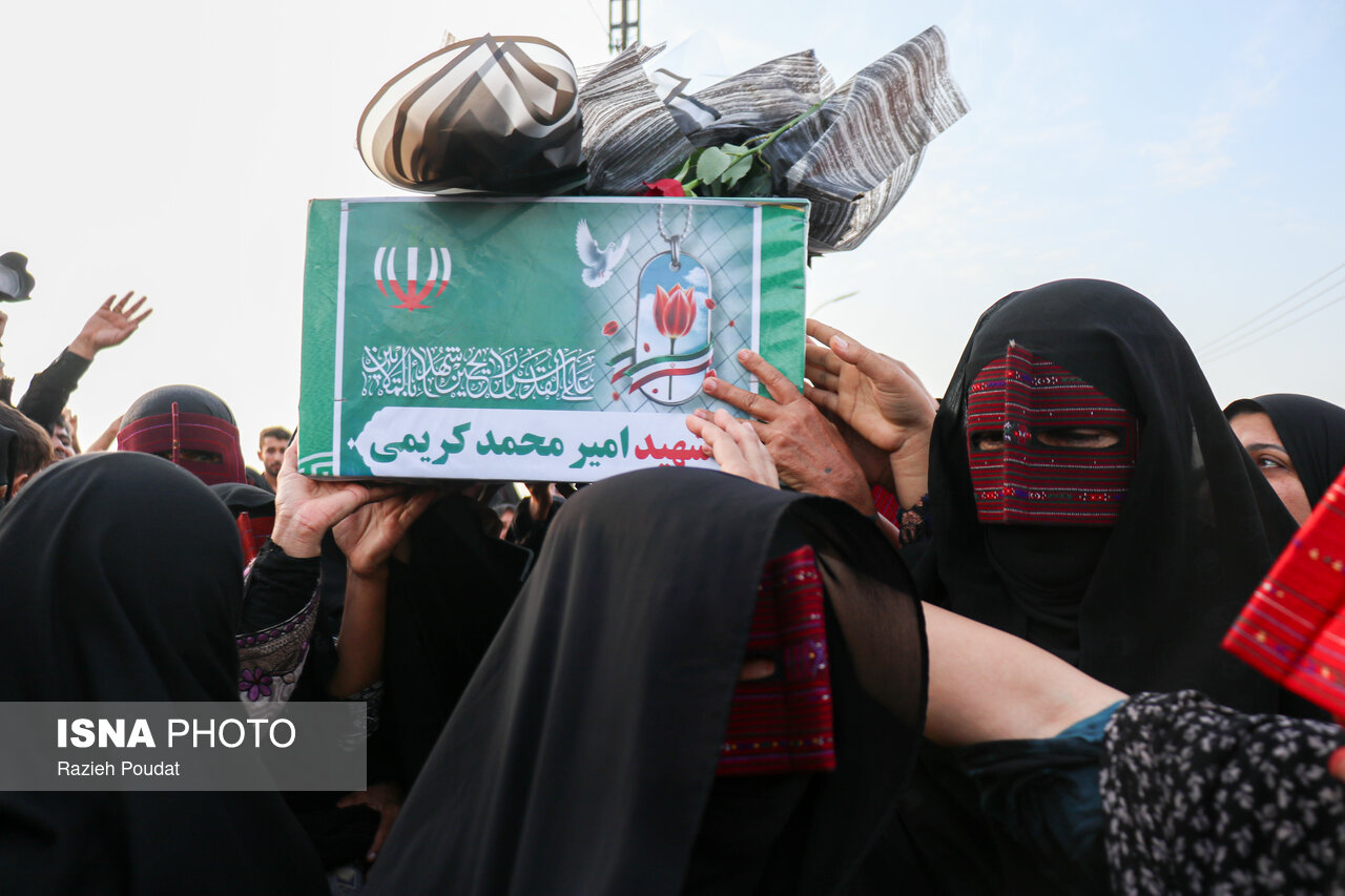تصاویر: مراسم تشییع پیکر شهدای حمله آمریکا به یک مراسم عروسی در شهرستان سیریک