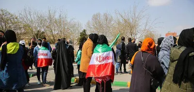 بازی ایران - لبنان/ بانوان پشت درب ماندند