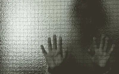 حاشیه‌های مدرسه غرب تهران/ پدر یک دانش‌آموز: ۱۶ میلیون شهریه دادم / به پسرم فیلم مستـهجن و مشـروب دادند / با مادرش زندگی می‌کند