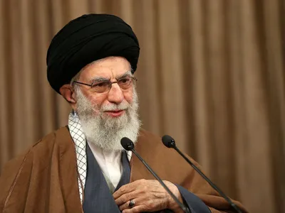 اسلام سیاسی همین چیزی است که در نظام ایران تحقق پیدا کرده / ایجاد سلاح و اقتدار برای ترساندن دشمن است؛ بحث غیر دشمن نیست / حضور ما در منطقه نظامی نیست؛ آنجایی که نظامی‌های ما هم بوده‌اند، مستشاری بوده / جوانان به عنوان افسران جنگ نرم از فضای مجازی استفاده کنند
