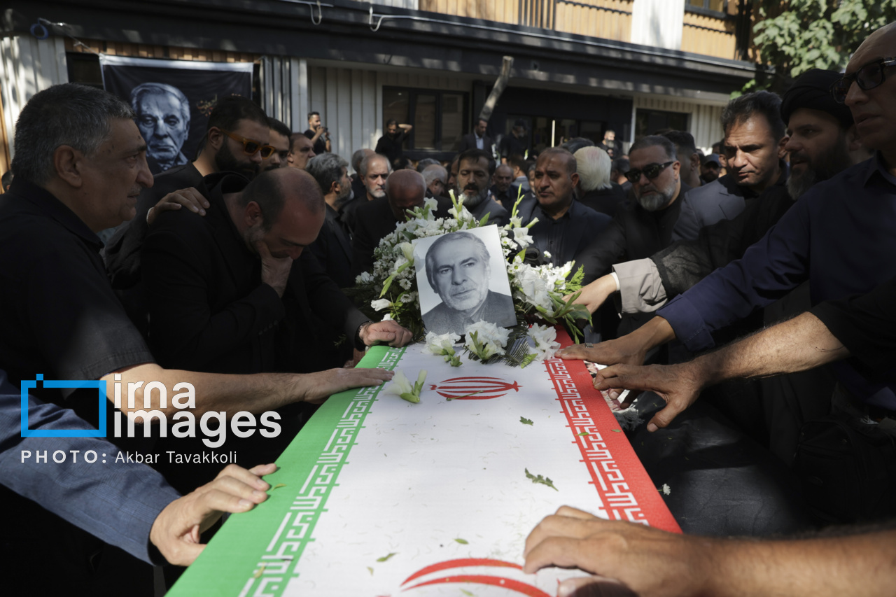 تصاویر: تشییع پیکر زنده یاد «احمد ناطق نوری»