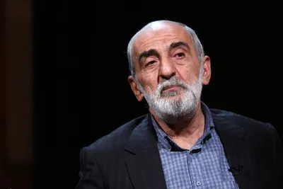 شریعتمداری: ترامپ درپی آن است که باد به غبغب انداخته و این پیام دروغین را به نیروهای مقاومت بدهد که ایران یعنی پرچمدار مقاومت نیز به مذاکره روی آورده / مسئولان در صورت ادامه باج‌خواهی دشمن، خروج از NPT را در دستور کار دارند و تنگه‌ هرمز را ببندند