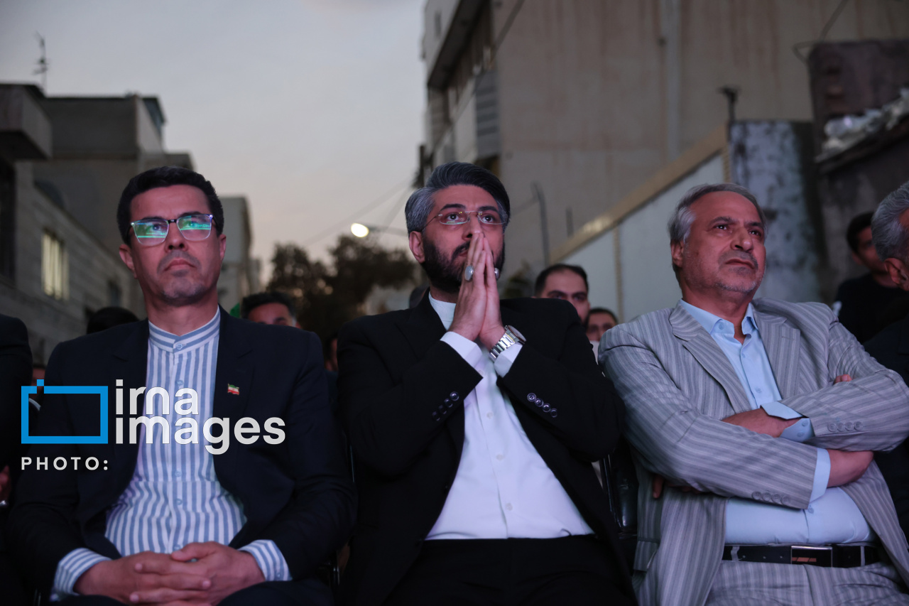تصاویر: تماشای فینال کشتی آزاد قهرمانی جهان مقابل منزل «احمد محمدنژاد جوان»