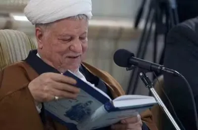 خاطرات هاشمی رفسنجانی، ۲۴ تیر ۱۳۸۰: مسکو اعلام کرده موجوداتی از کرات آسمانی در روسیه فرود آمده و از خاک زمین نمونه برداری کرده اند