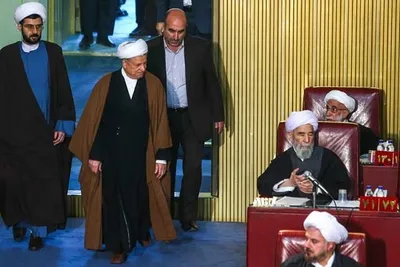 خاطرات هاشمی رفسنجانی، ۲۴ بهمن ۱۳۷۹: مشاجره چپی‌ها و راستی‌ها در مجلس خبرگان