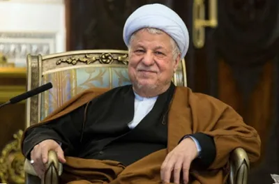 خاطرات آیت‌الله هاشمی؛ ۲۲ شهریور ۱۳۷۱ تا ۱۳۷۶: شب از شبکه تلويزيونی سى ان ان، برنامه مراسم امضای توافق ساف[سازمان آزادیبخش فلسطین] و اسراييل را ديدم، متأثر شدم؛ به خانه آمدم، عفت هم از ديدن مناظر آن گريه كرده بود / ولايتى‌ گزارشى از برنامه كارش در سمت مشاور رهبرى داد، از [کمال] خرازى در وزارت امورخارجه، به خاطر عزل اكثر معاونان و مشاوران گله دارد