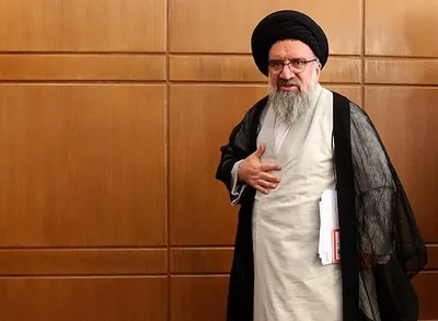 احمد خاتمی به دولت رئیسی: استفاده از اینترنت را در ایران برای جامعه هدف محدود کنید، مثل روسیه که خبری از فضای مجازی آمریکا نیست / رئیس جمهور منتخب توصیه ولایت را جدی بگیرد و اینترنت ملی را اجرایی کند / آمریکا می خواهد جوانان ما را با شهوت آشنا کند