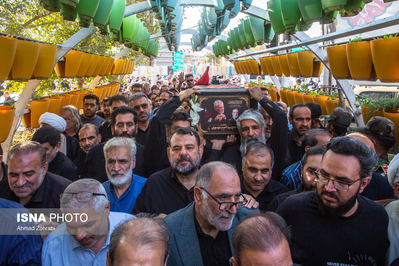 تصاویر: تشییع پیکر پدر امیر سپهبد شهید موسوی - قم