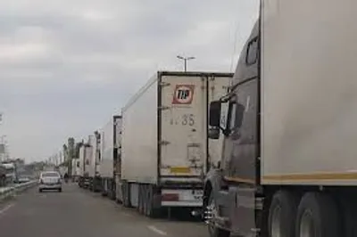 تشدید اختلافات باکو و ایروان؛ ۱۲۴ خودروی باری و مسافری ایرانی در خاک آذربایجان متوقف شدند