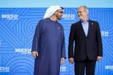 چرخش ژئوپلیتیک بن زاید؛ امارات در حال احیای کانال‌های دیپلماتیک و اقتصادی با ایران است/ ابوظبی به دنبال تنش‌زدایی با تهران است؛ او مسئولیت این کار را بر عهده ۳ نفر از برادران خود گذاشته/ گفت‌وگوی مستقیم سران امارات و ایران