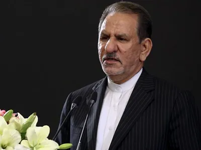 اولین افشاگری جهانگیری از اختیاراتش در دولت: تا این لحظه اجازه برکناری منشی خودم را هم نداشته‌ام / دستم قلم و کاغذی نیست که کسی را برکنار کند / از من انتظار نداشته باشید که وکیل و وزیر را تغییر دهم / همه آنچه را که می‌دانم نمی‌گویم / گفتن برخی مسائل در شرایط فعلی به صلاح کشور نیست