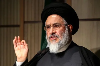 آیت الله محقق داماد: مگر هر واجبی باید در قانون بیاید؟ / خانم‌هایی در بازار مدینه چیزی می‌فروختند؛ از پیغمبر پرسیدند این‌ها سر و سینه شان لخت است، ما می‌توانیم به آنها نگاه کنیم یا نه؟ / پیغمبر فرمودند: چون اگر به آنها بگویید حجاب کنند، گوش نمی‌کنند، پس نگاه کردن به آنها اشکالی ندارد