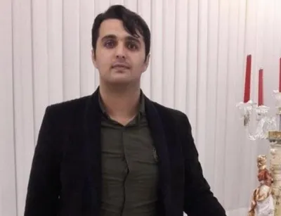 جواد روحی، از زندانیان نوشهر و از بازداشت شدگان حوادث پاییز ۱۴۰۱ درگذشت / قوه قضاییه: جواد روحی قبل از ورود به زندان سابقه تشنج و بستری در بیمارستان را داشته / عکس منتشرشده از او، قدیمی و مربوط به زمان قبل از بازداشت این فرد و خارج از زندان است / روحی روز چهارشنبه ۸ شهریور با پدر و مادرش ملاقات کرده بود / دادستان نوشهر: دوربین‌ها مورد بازبینی قرار گرفتند