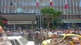 تجمع کارکنان مترو مقابل ساختمان شهرداری تهران در اعتراض به نحوه محاسبه حقوق فروردین