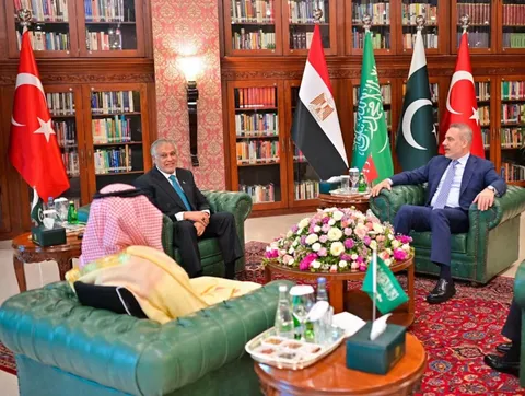ترکیه، عربستان و پاکستان روز جمعه «پیمان دفاعی» امضا خواهند کرد /  این توافق «نخستین از نوع خود» ممکن است شامل بند دفاع متقابل باشد / این توافق نشان‌دهنده یک چارچوب سه‌جانبه مهم در بحبوحه تشدید بحران منطقه‌ای پس از حملات اسرائیل و آمریکا به ایران است