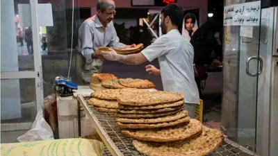 قیمت جدید نان در تهران اعلام شد / لواش ۷۰۰ تا ۹۰۰ تومان، تافتون ۸۵۰ تا ۱۵۰۰ تومان، بربری ۲۵۰۰ تا ۳۵۰۰ تومان و سنگک ساده ۵ هزار تومان