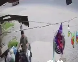 ببینید / نجات معجزه‌آسای موتورسوار نوشهری از برخورد لاستیک سرگردان تریلی