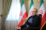 هیچ بندی در تفاهم‌نامه پاکستان پیدا نمی‌کنید که ما در آنجا چیزی را واگذار کرده باشیم /ما با قدرت پای آنچه نوشته‌ایم ایستاده‌ایم و از آن دفاع می‌کنیم /تیم مذاکره کننده در حال گفت و گو درباره سرمایه گذاری برای بازسازی مناطق آسیب دیده از جنگ بود/دیپلماسی، آمریکا را وادار کرد که پای توافق و تفاهم با ایران بیاید/کسانی که کنار گود می‌ایستند و مدعی می‌شوند که می‌شود کاری کرد، این گوی و این میدان