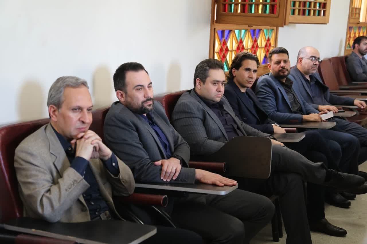 مدیران و کارشناسان مرکز دیپلماسی عمومی و رسانهای وزارت امور خارجه از بنیاد ایرانشناسی بازدید کردند مدیران و کارشناسان مرکز دیپلماسی عمومی و رسانهای وزارت امور خارجه از بنیاد ایرانشناسی بازدید کردند