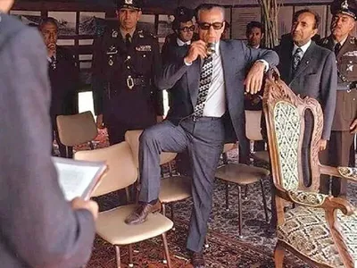 یادداشت‌های علم، یکشنبه ۲۳ اردیبهشت ۱۳۵۲: شاه درباره کاغذ تشکر آمیز معاون وزارت خارجه آمریکا گفت «پدر سوخته، مثل این است که خودش هم ردیف من است، این طور کاغذ نوشته»
