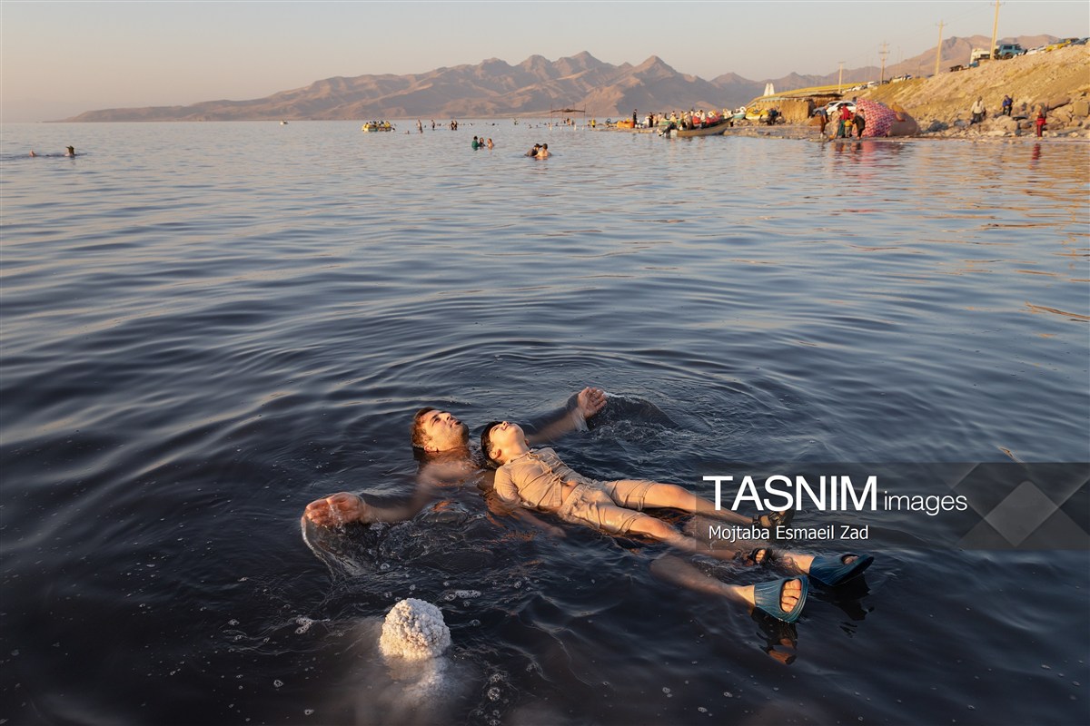 تصاویر: مسافران تابستانی دریاچه ارومیه