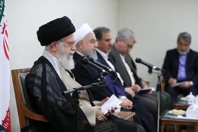 رهبر معظم انقلاب: وزارت نفت راه‌های کاهش مصرف بنزین را پیگیری کند