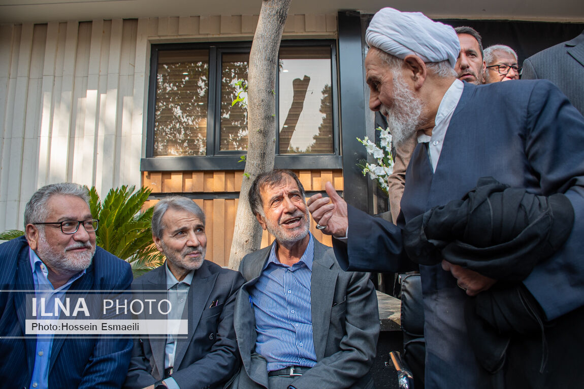 تصاویر: تشییع پیکر زنده یاد «احمد ناطق نوری»