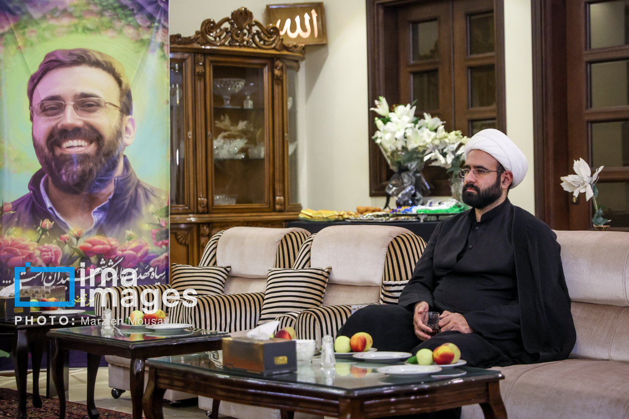 تصاویر: حضور دبیر شورای عالی امنیت ملی در منزل شهید لاریجانی