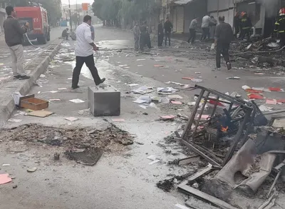 خبرگزاری دولت: مهاباد کاملا آرام است؛ زندگی در شهر روال عادی دارد / به دنبال تشییع پیکر جوانی که در ناآرامی‌های چهارشنبه جان باخته، اغتشاشگران جو شهر را به هم زدند / اغلب خبرها و فیلم‌های منتشرشده درباره سقوط شهر کذب است / بازار و مغازه‌ها به دنبال نا آرامی‌ها تعطیل شده / تصرف کلانتری ۱۱ صحت ندارد / عده ای قصد ورود به فرمانداری را داشتند که با دخالت نیروی انتظامی متفرق شدند