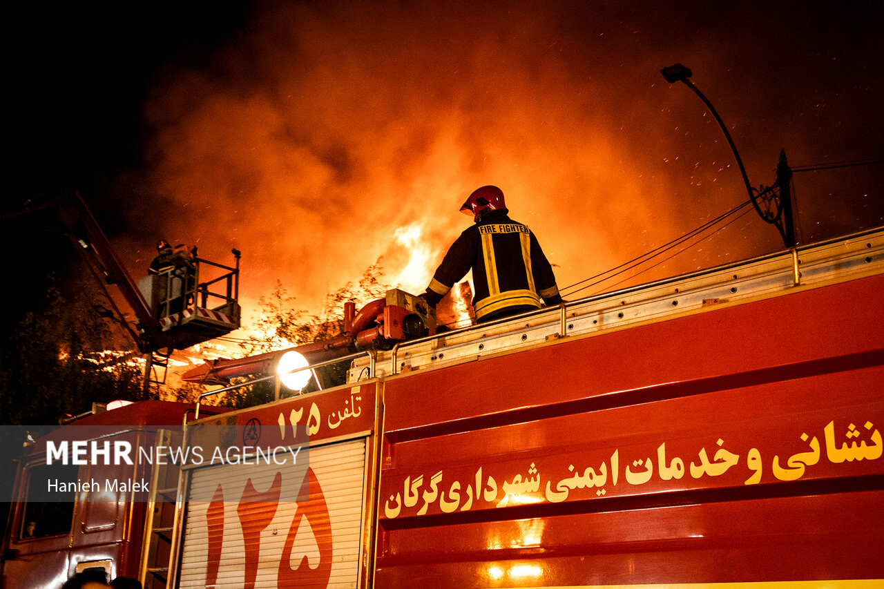 تصاویر: آتش‌سوزی در میدان شهرداری گرگان
