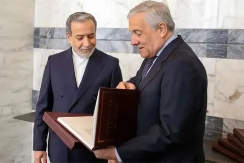 گفت‌وگوی تلفنی وزرای خارجه ایران و ایتالیا/ آنتونیو تایانی: هیچ استفاده‌ای از پایگاه‌های نظامی ما برای حمله به ایران صورت نگرفته و نخواهد گرفت/ هواپیما‌های آمریکایی از خاک ایتالیا به پرواز در نیامده‌اند؛ هرگز مجوزی جهت انجام این عملیات صادر نشده/ عراقچی: ضرورت تکذیب صریح و رسمی اظهارات دبیرکل ناتو از سوی رم