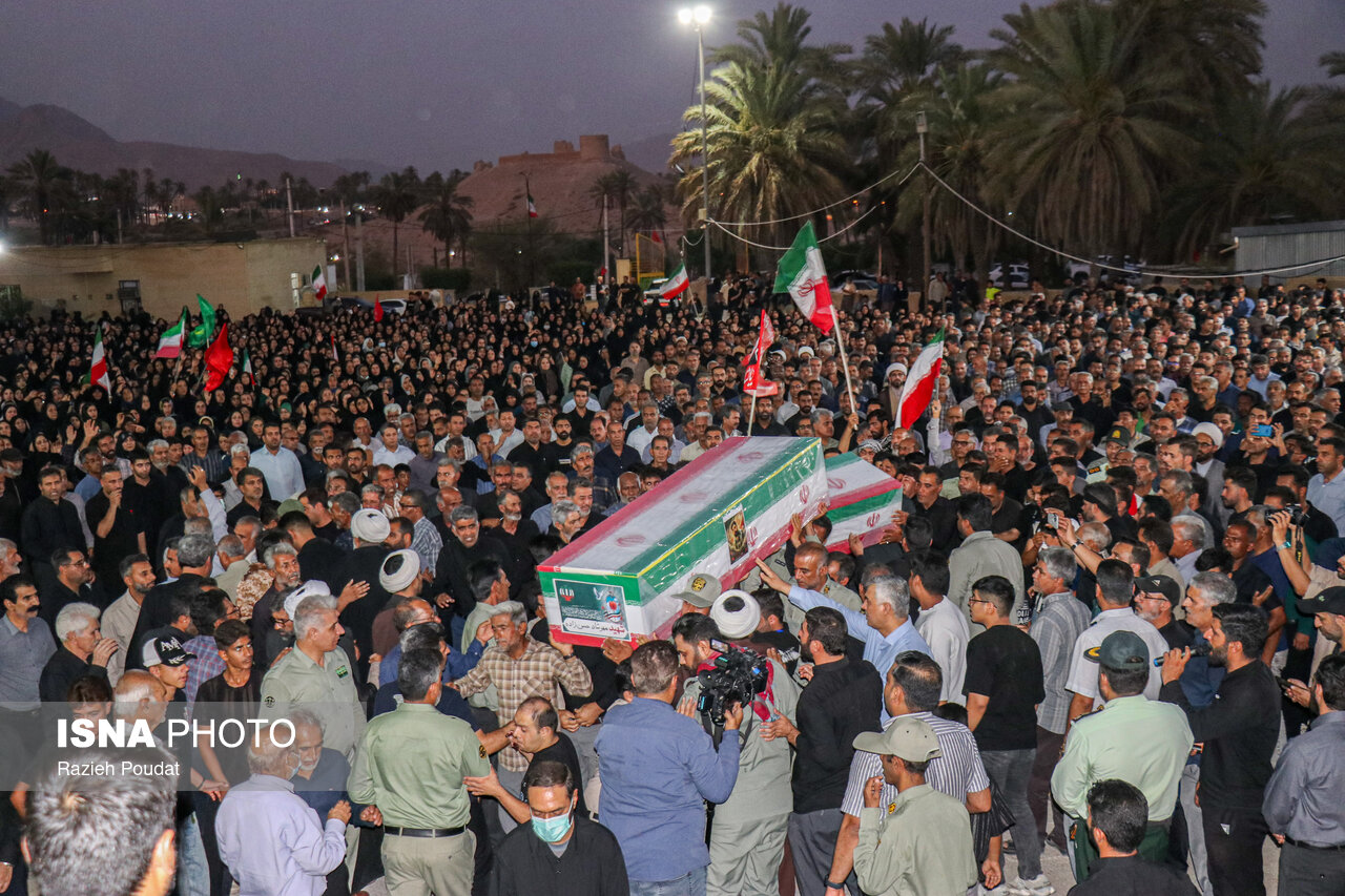 تصاویر: تشییع پیکر ۳ عضو خانواده محیط‌بان هرمزگانی - حاجی‌آباد