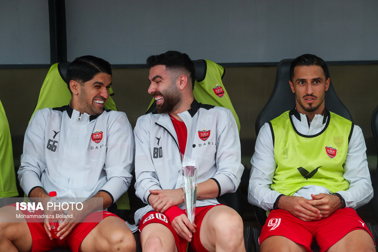 تصاویر: دیدار تیم‌های پرسپولیس و صنعت نفت آبادان