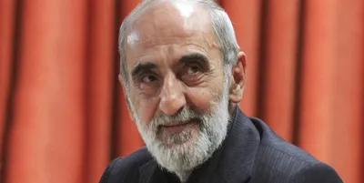 حسین شریعتمداری: استعفای روحانی یک توطئه آمریکایی است / آن‌ها این توطئه را در لبنان و عراق هم اجرا کردند / طرح نمایندگان متعهد و انقلابی مجلس برای استیضاح رئیس‌جمهور هم به این توطئه کمک می‌کند / کسانی که خواستار استعفای روحانی هستند، سال ۸۸ وطن فروشی کرده بودند