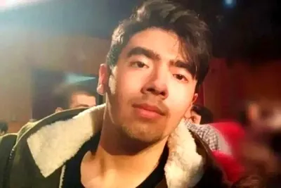 محاکمه متهمان به قتل امیرمحمد خالقی/ متهم ردیف اول: برای اینکه بتوانم فرار کنم او را با چاقو زدم/ متهم ردیف دوم: پول نزول کرده بودم و برای پرداخت سود آن، سرقت می‌کردم