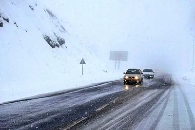 وضعیت جاده‌ها و راه‌ها، امروز ۱ بهمن ۱۴۰۴؛ برف و باران در جاده های ۱۶ استان/ ۱۸ محور مسدود است/ تردد روان در محور فیروزکوه