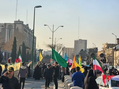 تجمع مجدد رادیکال ها علیه سران قوا در تهران: مردم از سران قوا دل چرکین هستند / این شعار مردم است: ملت شده آزرده  از سران سه قوه / پزشکیان خودش را نوکر امریکا قرار داده / آقای اژه ای! شما را منصوب نکردند که هرشب  برای مردم درس اخلاق  بدهید