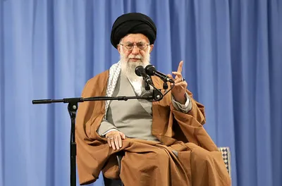 رهبر معظم انقلاب: گربه‌رقصانی آمریکا علیه سپاه به جایی نخواهد رسید/ با برگشتن کید و فریب آنها به خودشان، ترامپ و احمق‌های دور و بر نظام حاکمه آمریکا در حال حرکت به سمت حضیض هستند