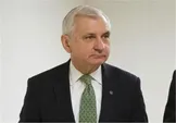 سناتور جک رید، عضو ارشد حزب دموکرات در کمیته نیروهای مسلح سنا:  طبق قانون اختیارات جنگی ۱۹۷۳، مهلت ۶۰ روزه می‌تواند تا ۳۰ روز دیگر نیز تمدید شود، البته اگر دولت استدلال کند که این امر برای خروج ایمن نیروها ضروری است / این تمدید باید توسط رئیس‌جمهور درخواست شود