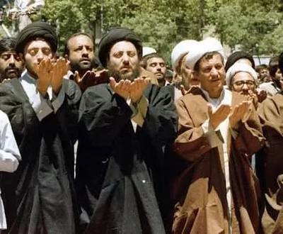 خاطرات آیت الله هاشمی رفسنجانی، ۲۲ آذر ۱۳۷۷: از گزارش برادران حکیم درمورد امریکا، مذاکره و حذف صدام تا بحث ورود اسلام به مالی توسط خوارج اباضى اهل ایران