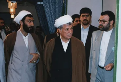 خاطرات آیت الله هاشمی رفسنجانی، ۲۹ شهریور ۱۳۷۷:  [مصطفی] پورمحمدى گفت، صدام به او گفته مصمم است با ايران، مشكلاتش را حل‌ كند / پورمحمدى گفت آیت الله سیستانی اظهار تمايلى به آمدن به ايران نكرده
