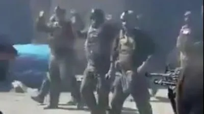 سی ان ان: طالبان ۲۲ کماندوی ارتش افغانستان را با وجود آنکه تسلیم شده بودند، به رگبار بست / طالبان: صحت ندارد؛ کلیپ منتشرشده جعلی است