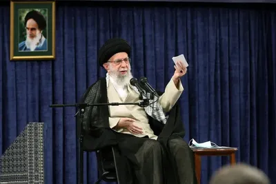 رهبر معظم انقلاب: یکی از خطرهای کشور، این حالت نه جنگ، نه صلح است / سفر رئیس جمهور به چین، زمینه‌ای بالقوه برای حوادث بزرگ مورد نیاز کشور در مسئله اقتصادی و سیاسی است