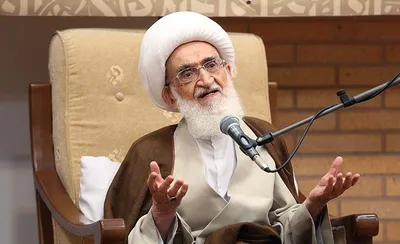 آیت الله نوری همدانی: عده‌ای به دنبال القای این مطلب هستند که راه نجات، سازش با آمریکا و غرب است
