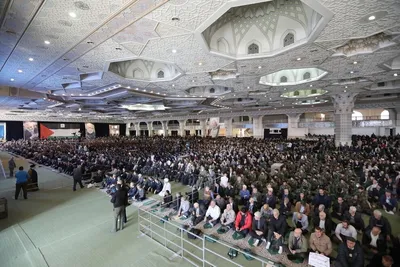 شعار «ظریف گورت را گم کن» در نماز جمعه‌ی صدیقی / انتشار این شعارها در صداوسیمای جلیلی در پخش «غیر زنده»