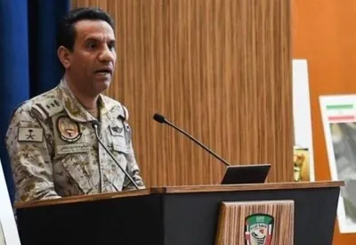 عربستان با نمایش قطعاتی از یک موشک متلاشی شده: با پشتیبانی ایران حمله به تاسیسات نفتی آرامکو با ۱۸ پهپاد و ۷ موشک کروز صورت گرفت/ جامعه بین المللی باید با اقدامات ایران در منطقه برخورد کند