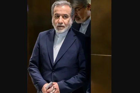 عراقچی: عملیات اقتصادی که ترامپ ادعا می‌کند، یک فیلم تکراری است که بار‌ها تماشا کرده‌ایم و می‌دانیم چگونه باید با آن برخورد کنیم/ اینکه از عملیات نظامی، دوباره به طرح‌های قدیمی رسیده‌اند، نشان می‌دهد که مستاصل هستند/ از محاصره اقتصادی هیچ‌ وقت نترسیده‌ایم؛ این طرح آمریکا هم شکست می‌خورد
