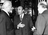 یادداشت‌های علم، سه‌شنبه ۸ خرداد ۱۳۵۲: گفتم «مهم این است که کامیل شمعون بگوید شاه در قبال کشور‌های عرب، از بذل پول و مساعدت معنوی، دریغ نمی‌فرمایند»